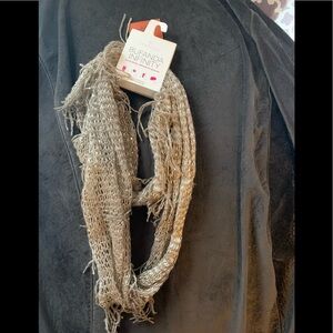 Infinity scarf NWT- smoke free home